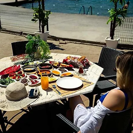 فندق Oscar Seaside &