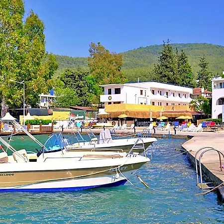 Oscar Seaside & فندق Irmene